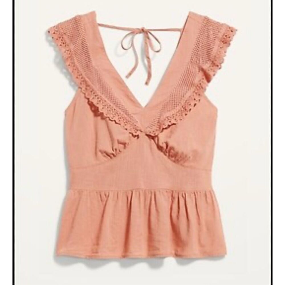 Old Navy NWT ruffled crochet peplum top small